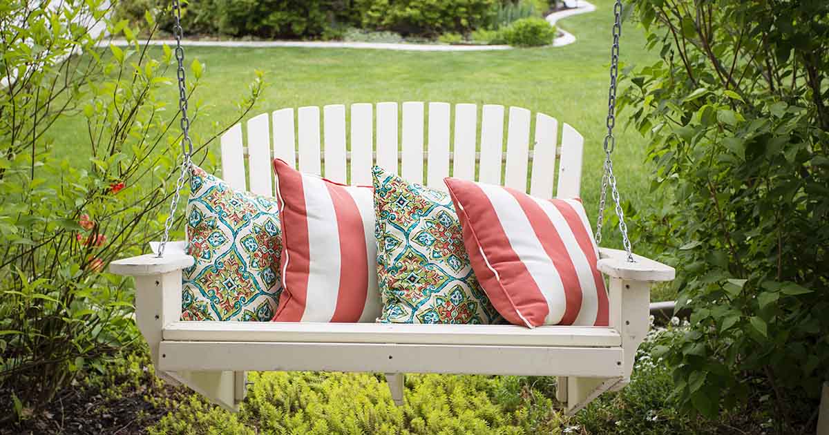11 Of The Best Porch Swings In 2022, Outdoor Porch Swings With Cushions And Chairs