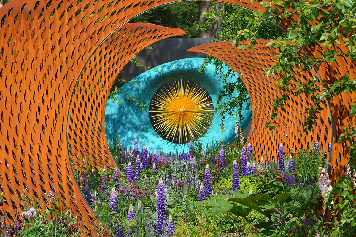 A horizontal image of an exhibit at the Chelsea flower show.